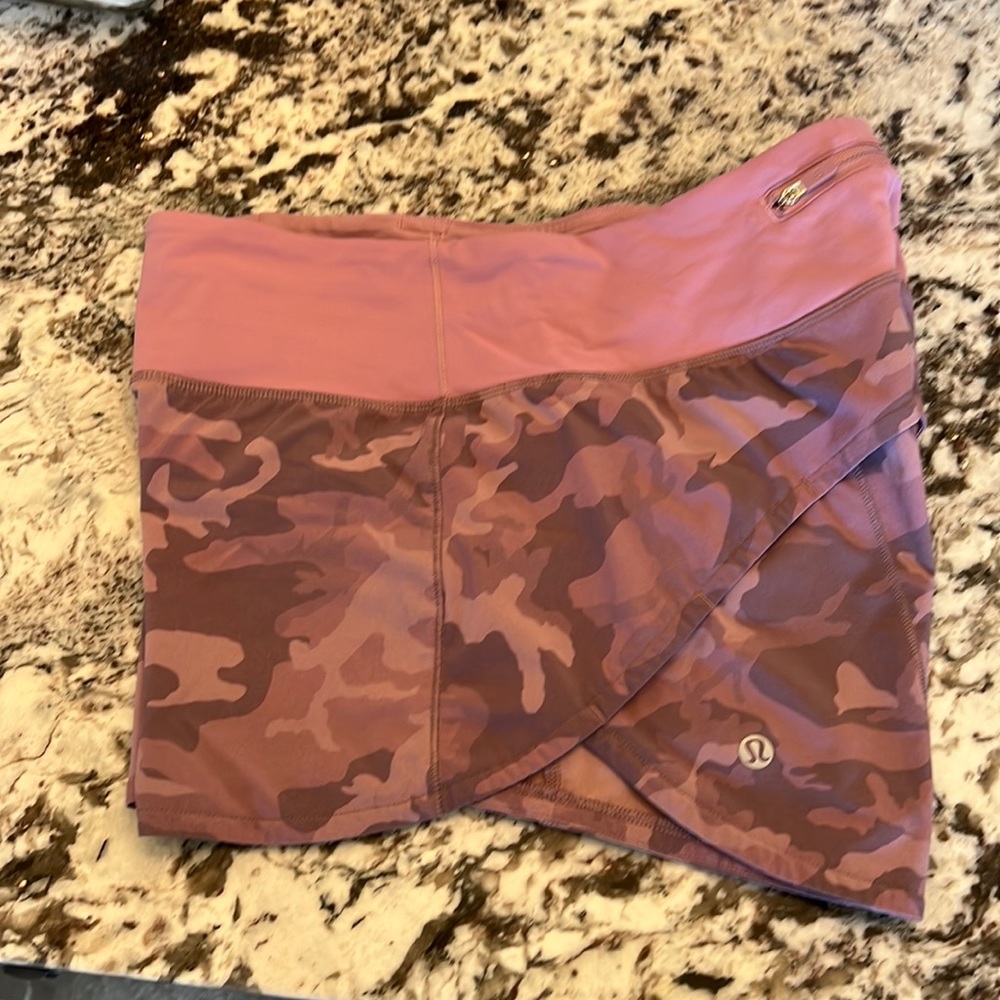 Mauve camo lululemon shorts size 6